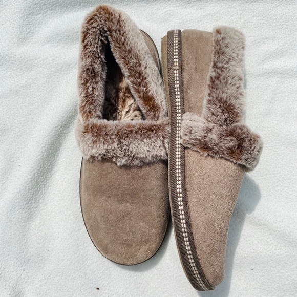 skechers slippers size 4